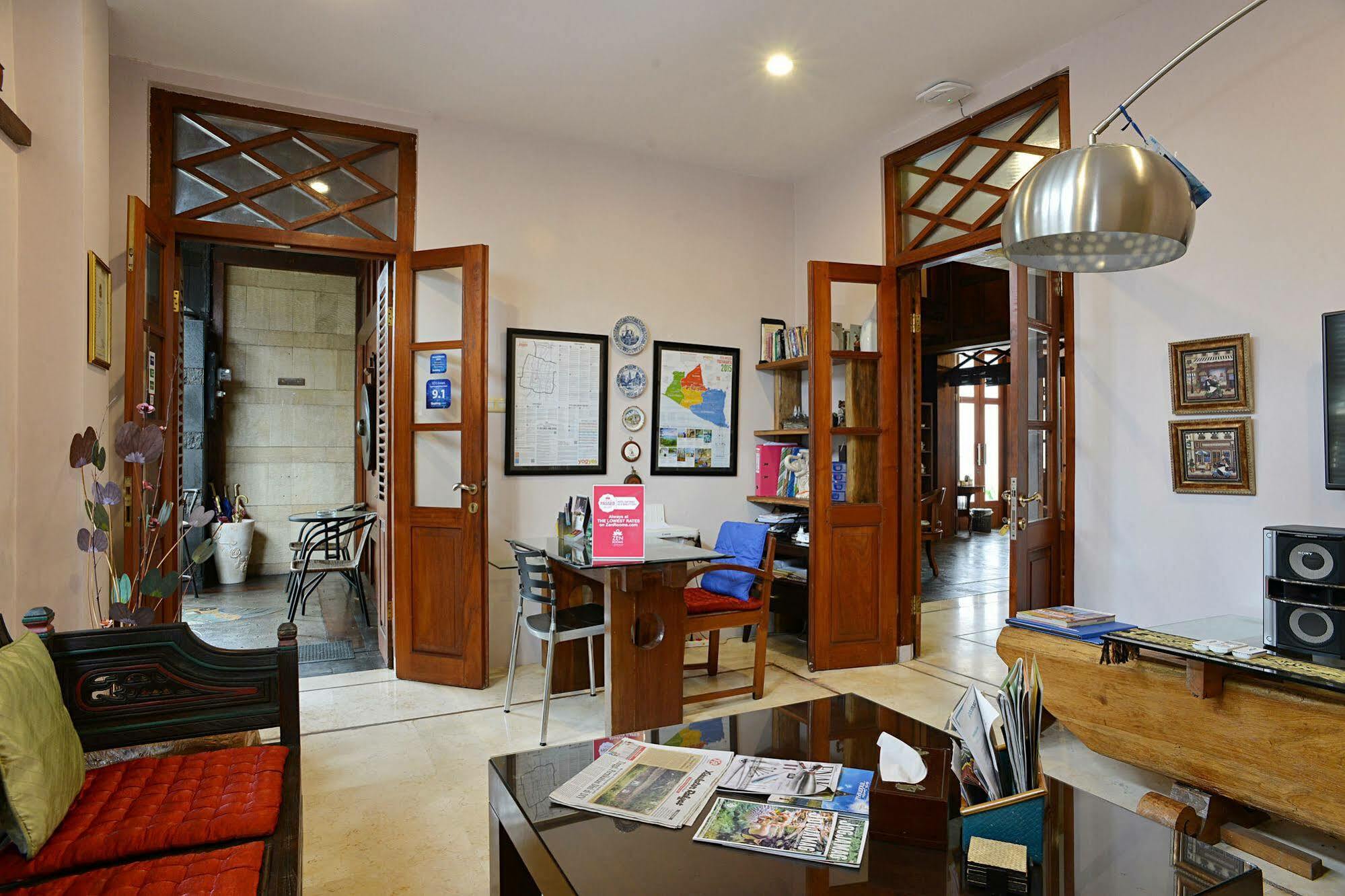 Tegal Panggung Guest House Yogyakarta Exterior photo
